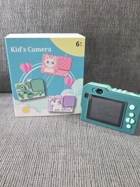 Waayu Kid's Camera - Light Green  Kids Digital Camera, New In Box.